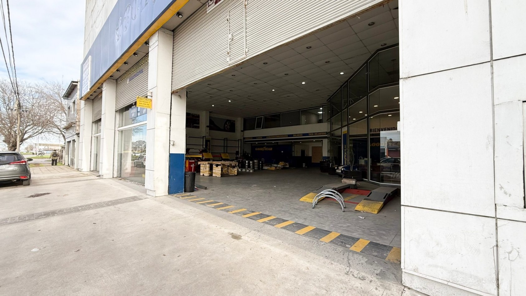 Local en alquiler 400mt2 mas oficinas av. champagnat