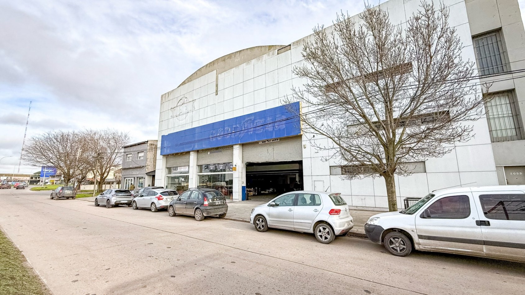 Local en alquiler 400mt2 mas oficinas av. champagnat