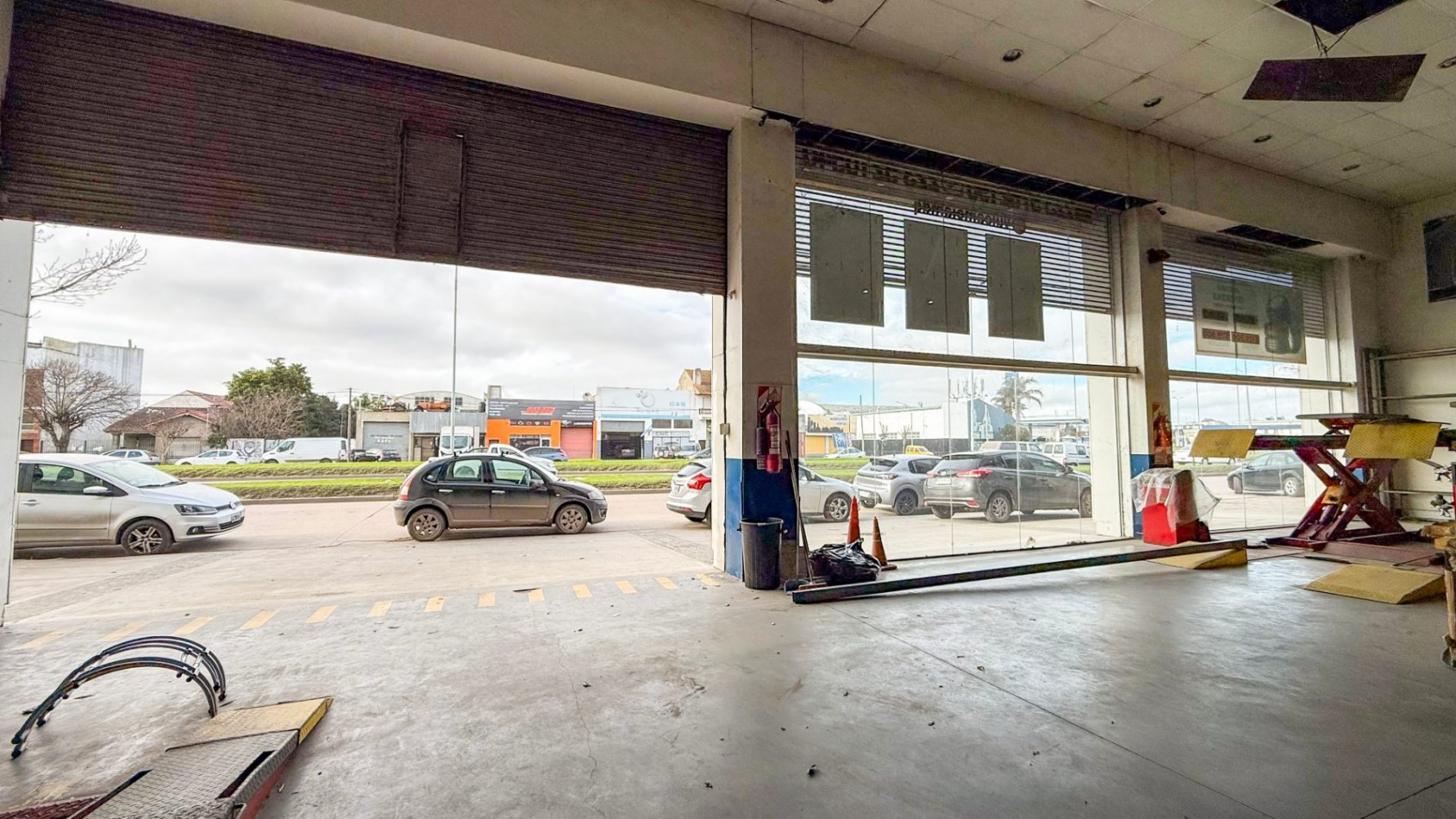 Local en alquiler 400mt2 mas oficinas av. champagnat