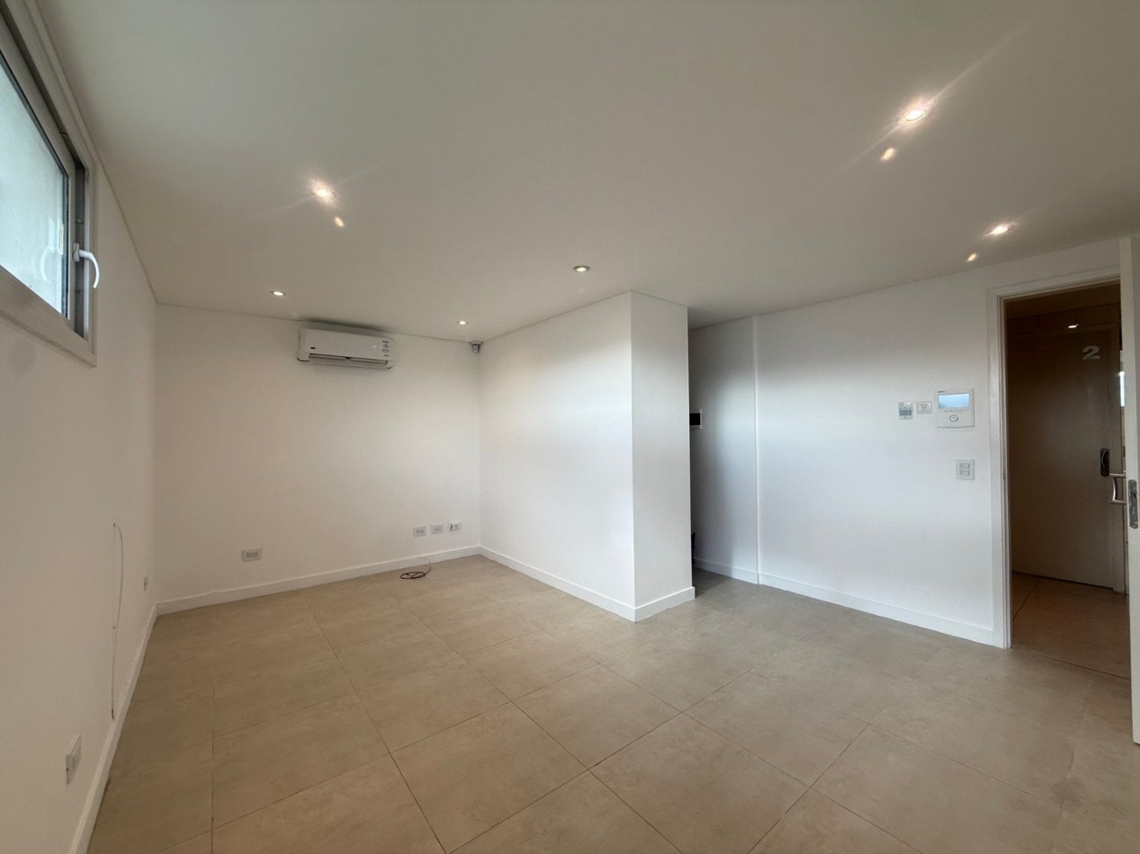 VENTA EN BLOCK GALPON + 5 OFICINAS SOBRE AV. JUAN B JUSTO 