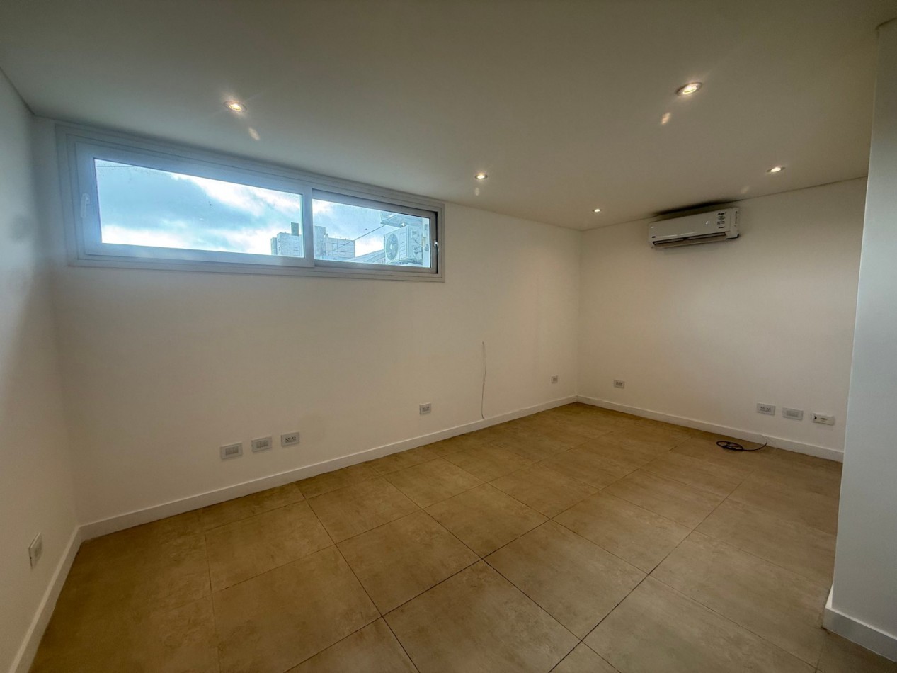 VENTA EN BLOCK GALPON + 5 OFICINAS SOBRE AV. JUAN B JUSTO 