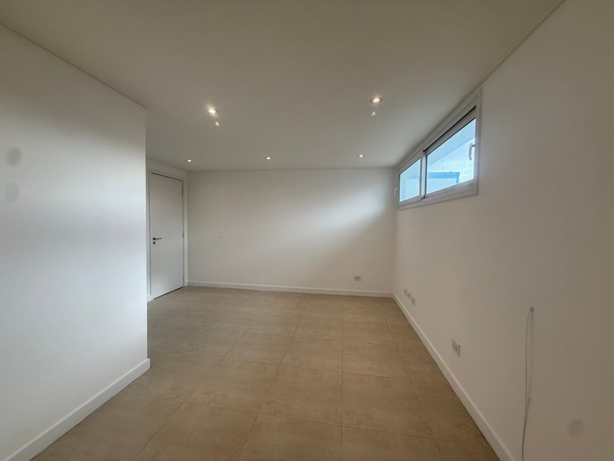 VENTA EN BLOCK GALPON + 5 OFICINAS SOBRE AV. JUAN B JUSTO 