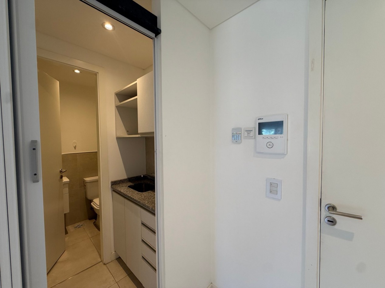 VENTA EN BLOCK GALPON + 5 OFICINAS SOBRE AV. JUAN B JUSTO 