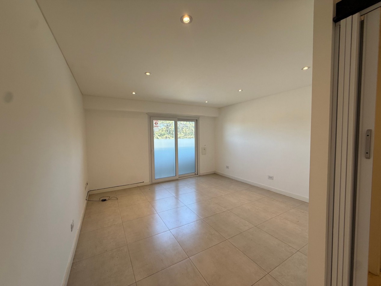 VENTA EN BLOCK GALPON + 5 OFICINAS SOBRE AV. JUAN B JUSTO 