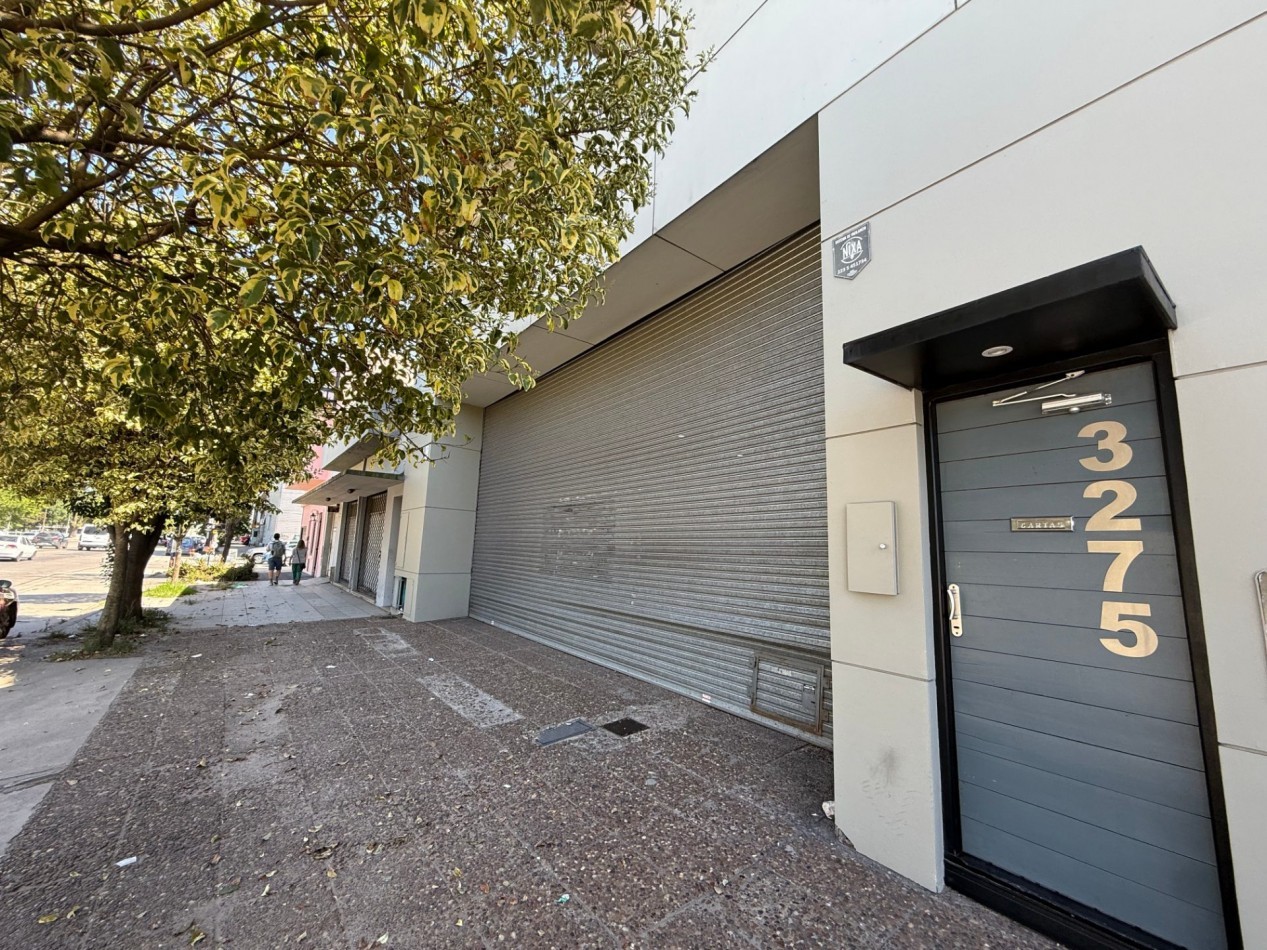 VENTA EN BLOCK GALPON + 5 OFICINAS SOBRE AV. JUAN B JUSTO 
