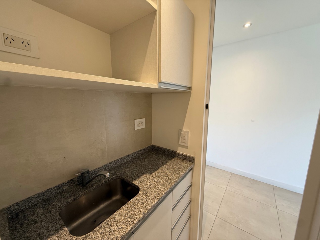 VENTA EN BLOCK GALPON + 5 OFICINAS SOBRE AV. JUAN B JUSTO 