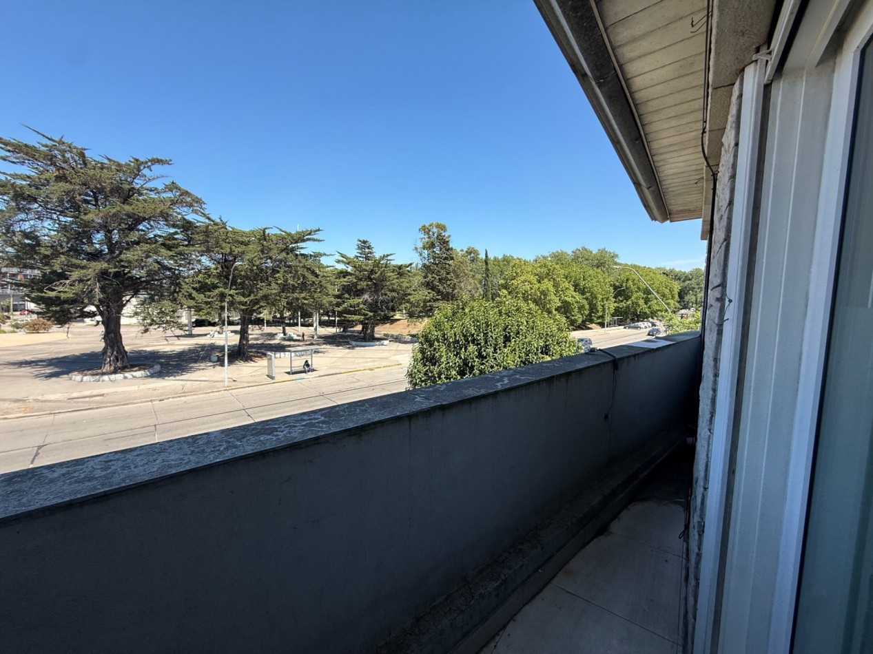 VENTA EN BLOCK GALPON + 5 OFICINAS SOBRE AV. JUAN B JUSTO 