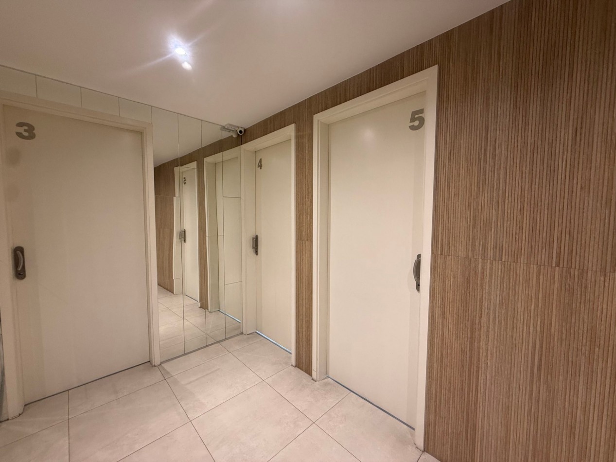 VENTA EN BLOCK GALPON + 5 OFICINAS SOBRE AV. JUAN B JUSTO 