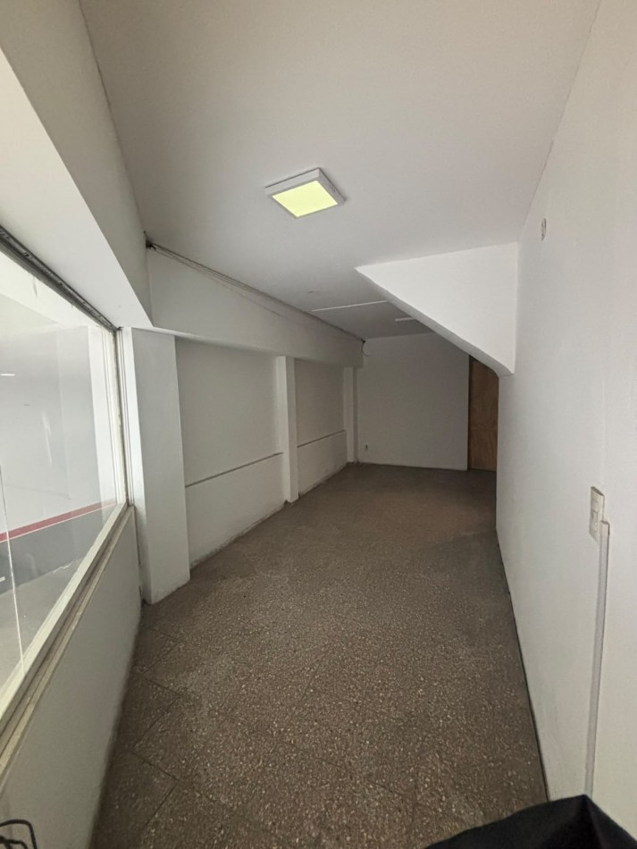 VENTA EN BLOCK GALPON + 5 OFICINAS SOBRE AV. JUAN B JUSTO 