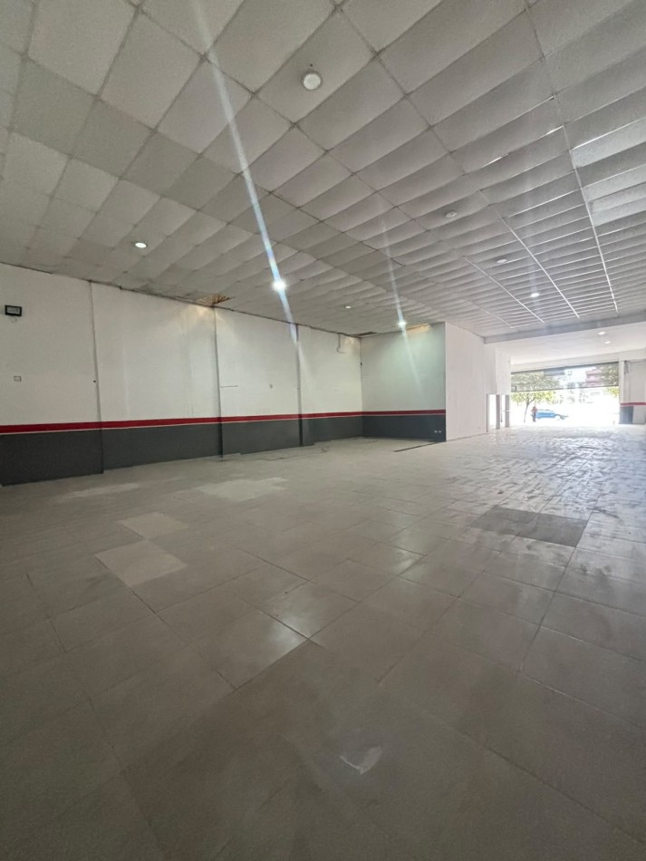 VENTA EN BLOCK GALPON + 5 OFICINAS SOBRE AV. JUAN B JUSTO 