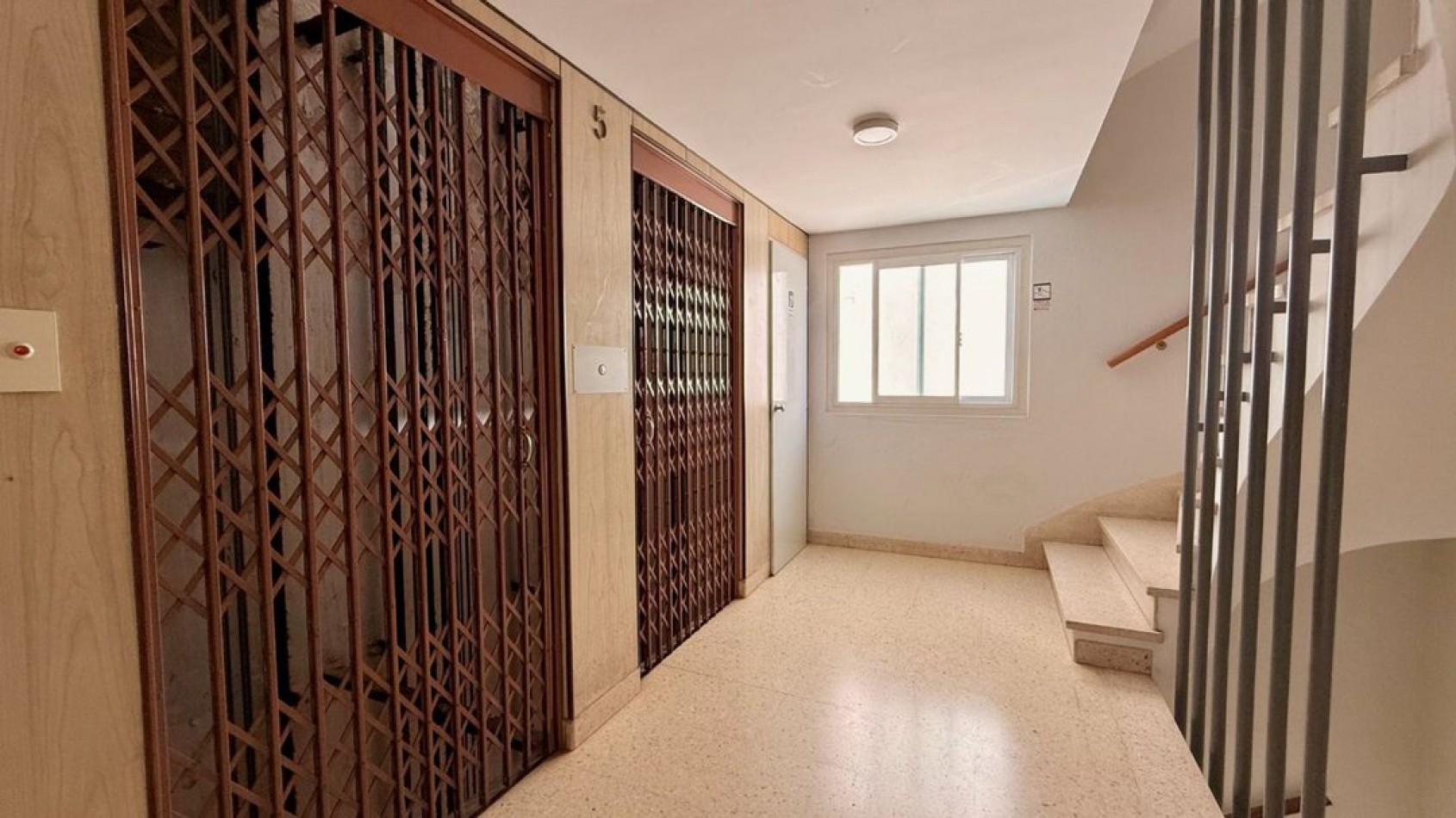 DEPARTAMENTO 7 AMBIENTES 7 unificado 2 COCHERAS LA PERLA