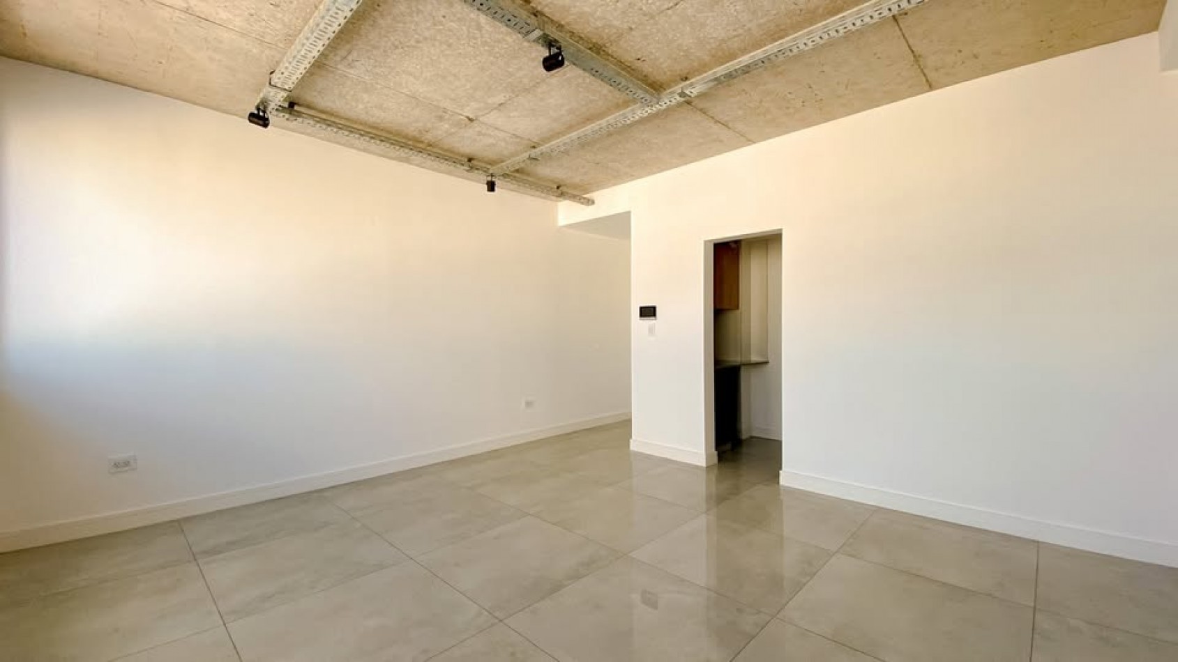 OFICINA EN VENTA CON RENTA 