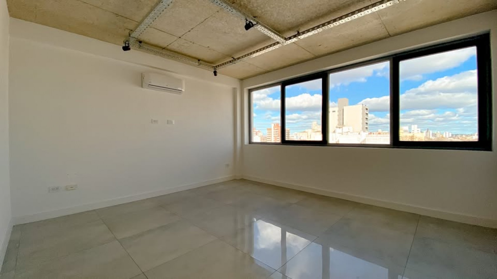 OFICINA EN VENTA CON RENTA 