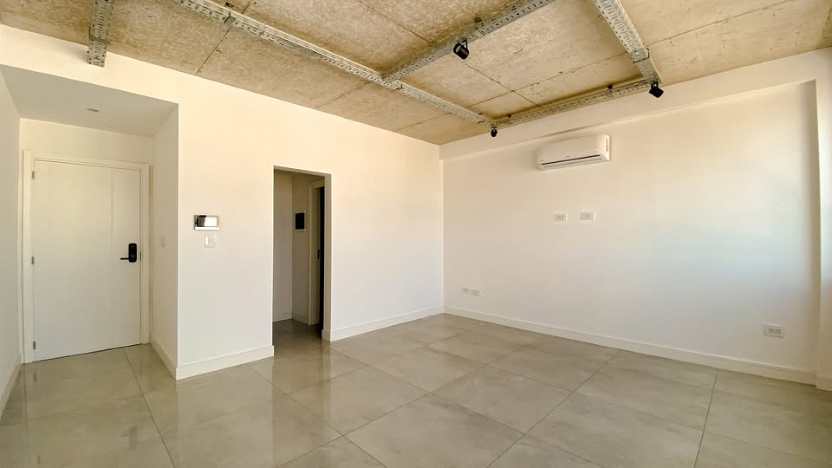 OFICINA EN VENTA CON RENTA 