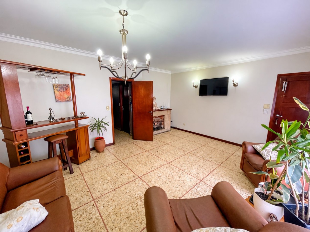 VENTA CASA 6 AMBIENTES CON QUINCHO Y COCHERA ZONA TERMINAL