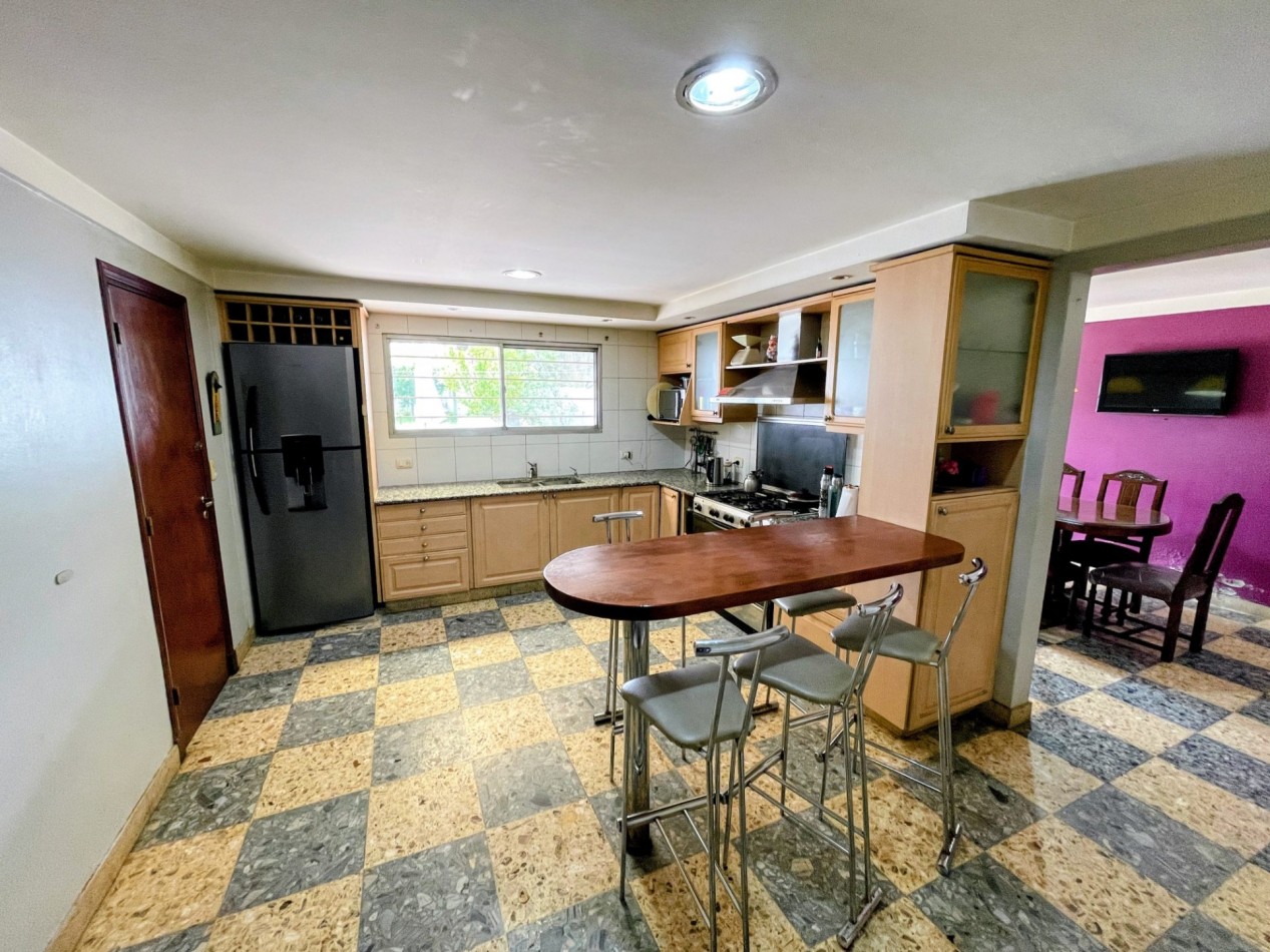 VENTA CASA 6 AMBIENTES CON QUINCHO Y COCHERA ZONA TERMINAL