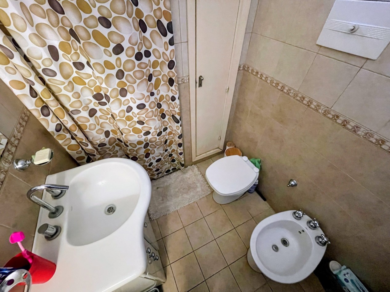 VENTA CASA 6 AMBIENTES CON QUINCHO Y COCHERA ZONA TERMINAL