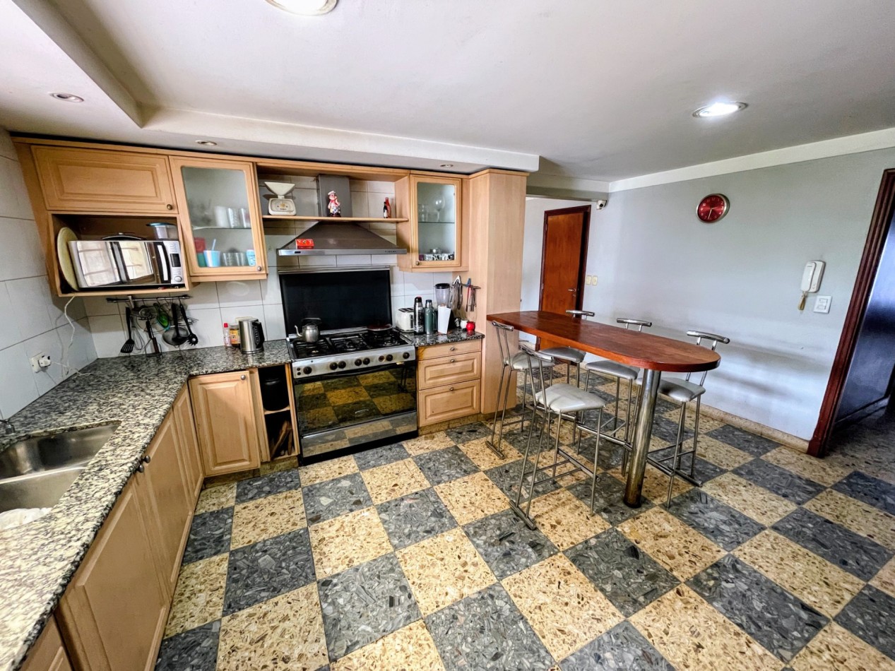 VENTA CASA 6 AMBIENTES CON QUINCHO Y COCHERA ZONA TERMINAL