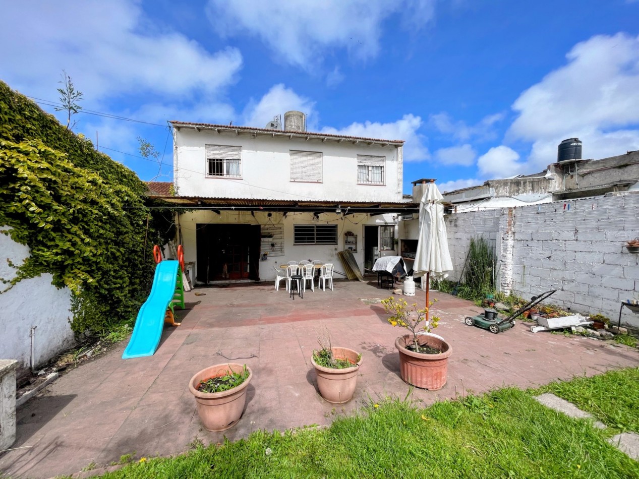 VENTA CASA 6 AMBIENTES CON QUINCHO Y COCHERA ZONA TERMINAL