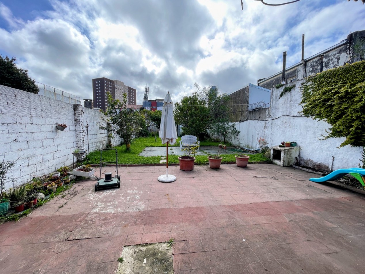 VENTA CASA 6 AMBIENTES CON QUINCHO Y COCHERA ZONA TERMINAL