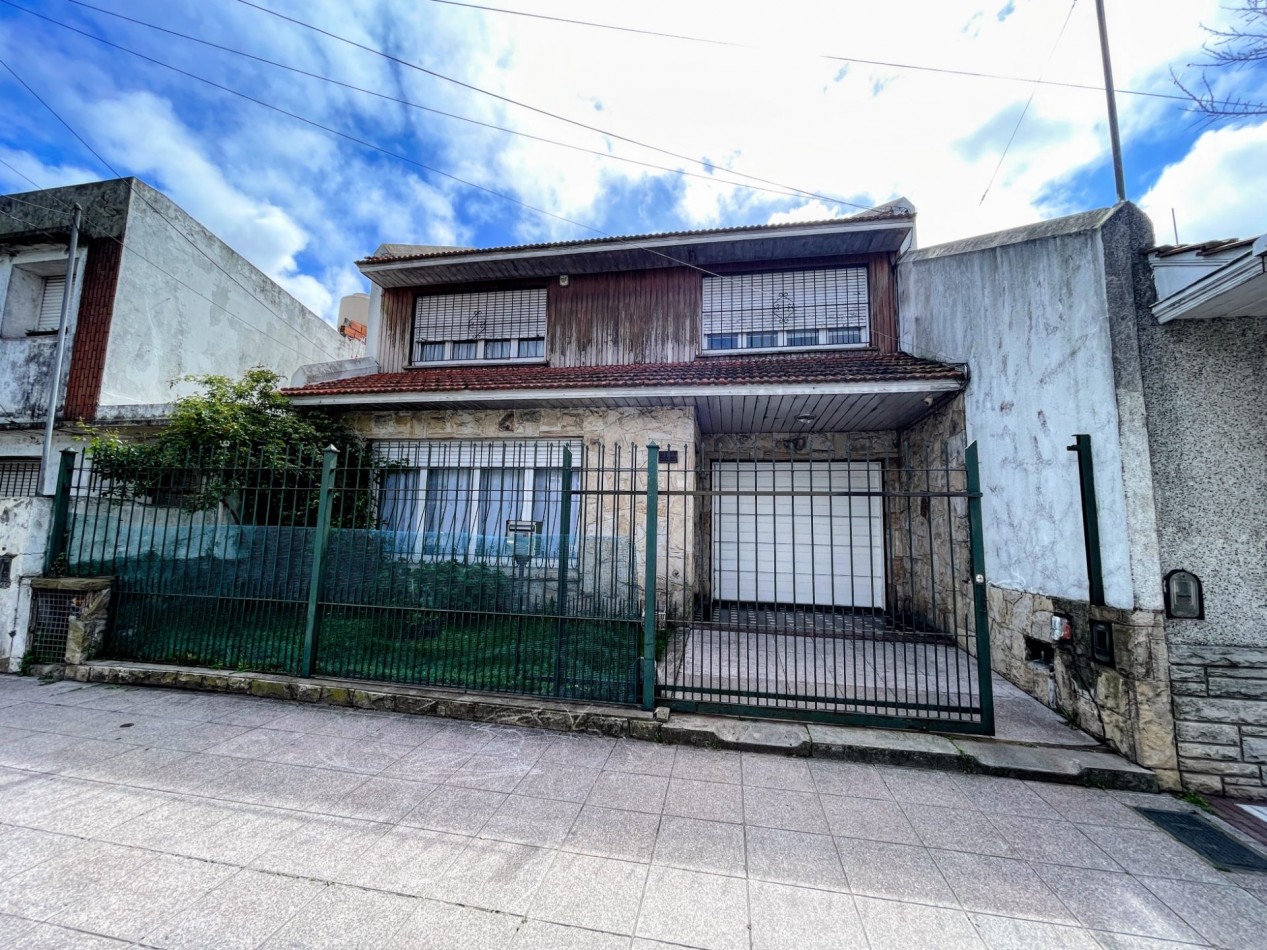 VENTA CASA 6 AMBIENTES CON QUINCHO Y COCHERA ZONA TERMINAL