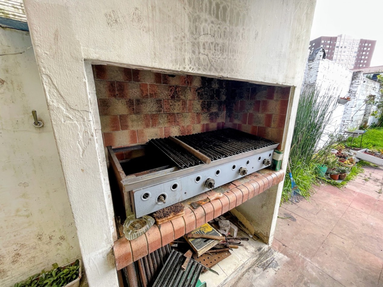 VENTA CASA 6 AMBIENTES CON QUINCHO Y COCHERA ZONA TERMINAL