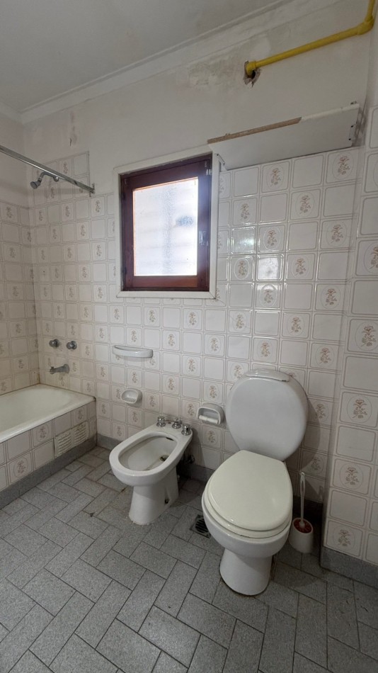VENTA CASA 5 AMBIENTES CON GARAGE - QUINCHO - PARQUE - CHAUVIN 