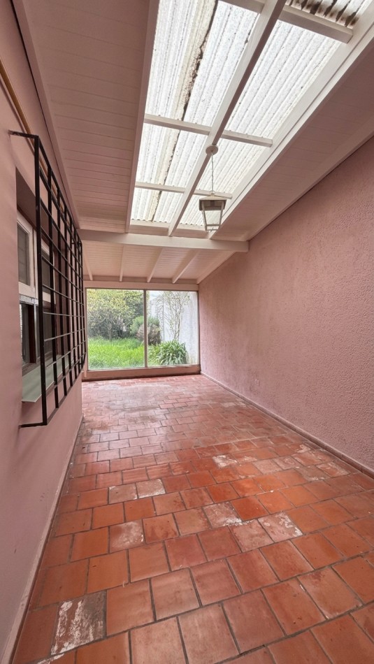 VENTA CASA 5 AMBIENTES CON GARAGE - QUINCHO - PARQUE - CHAUVIN 