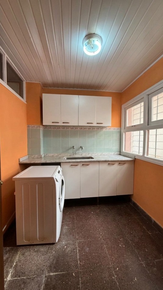 VENTA CASA 5 AMBIENTES CON GARAGE - QUINCHO - PARQUE - CHAUVIN 