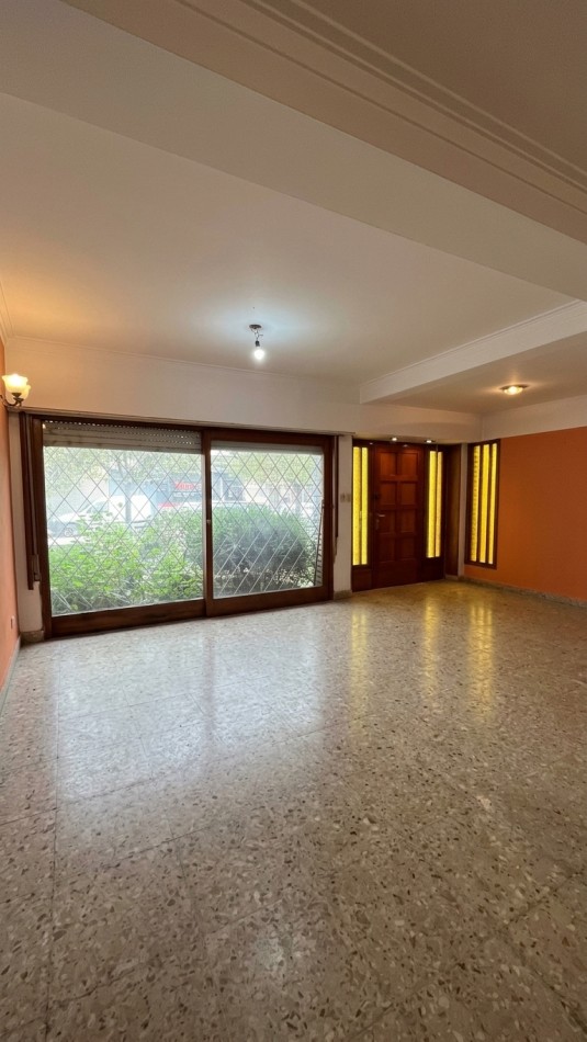 VENTA CASA 5 AMBIENTES CON GARAGE - QUINCHO - PARQUE - CHAUVIN 
