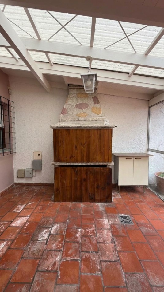 VENTA CASA 5 AMBIENTES CON GARAGE - QUINCHO - PARQUE - CHAUVIN 