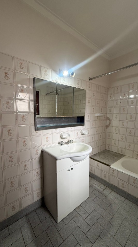 VENTA CASA 5 AMBIENTES CON GARAGE - QUINCHO - PARQUE - CHAUVIN 